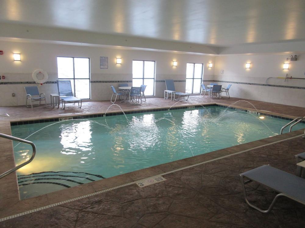 Holiday Inn Express & Suites Butler By Ihg Eksteriør billede