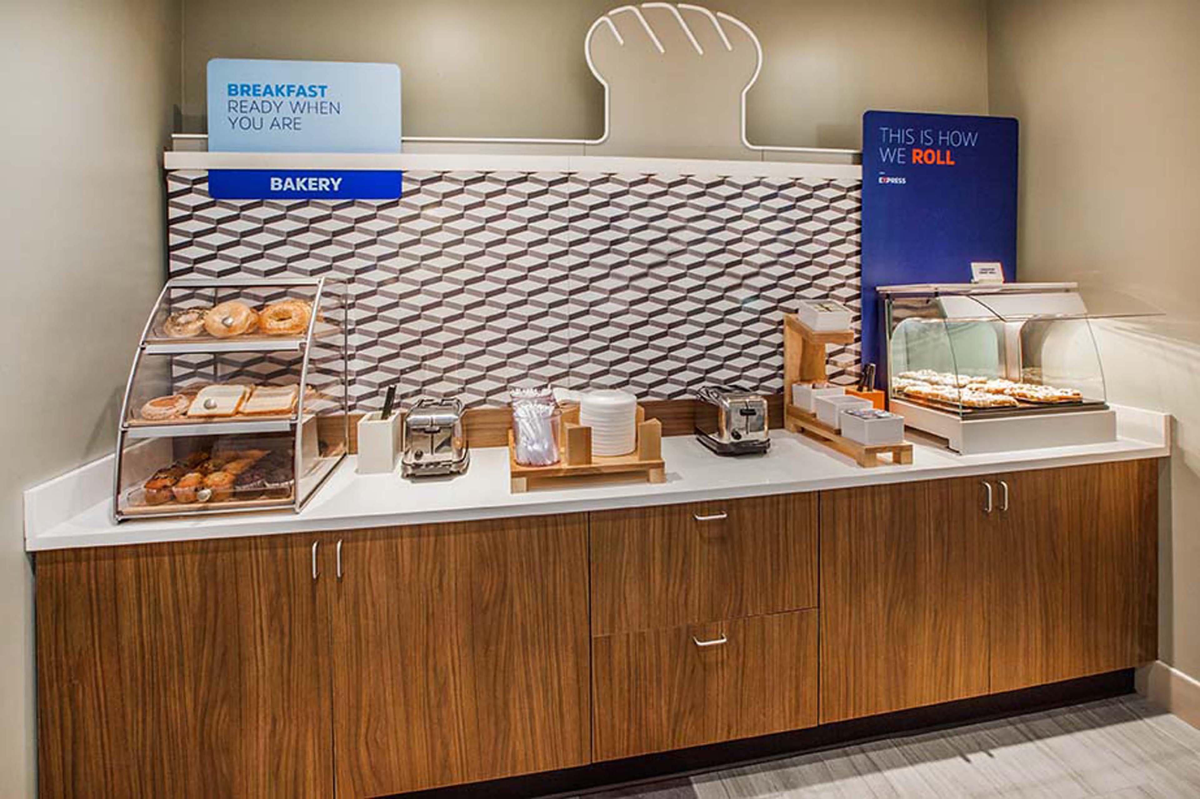 Holiday Inn Express & Suites Butler By Ihg Eksteriør billede